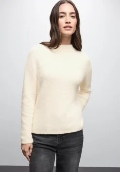 Pull en fil de plume