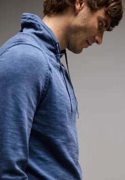 Pull à l'aspect délavé