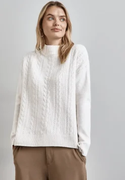 Pull à motif tricoté