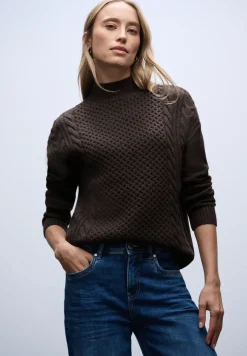 Pull à motif tricoté