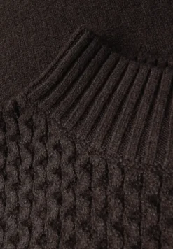 Pull à motif tricoté