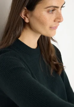 Pull-over avec détails structurés