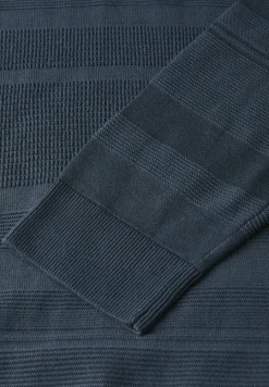 Pull à rayures structurées