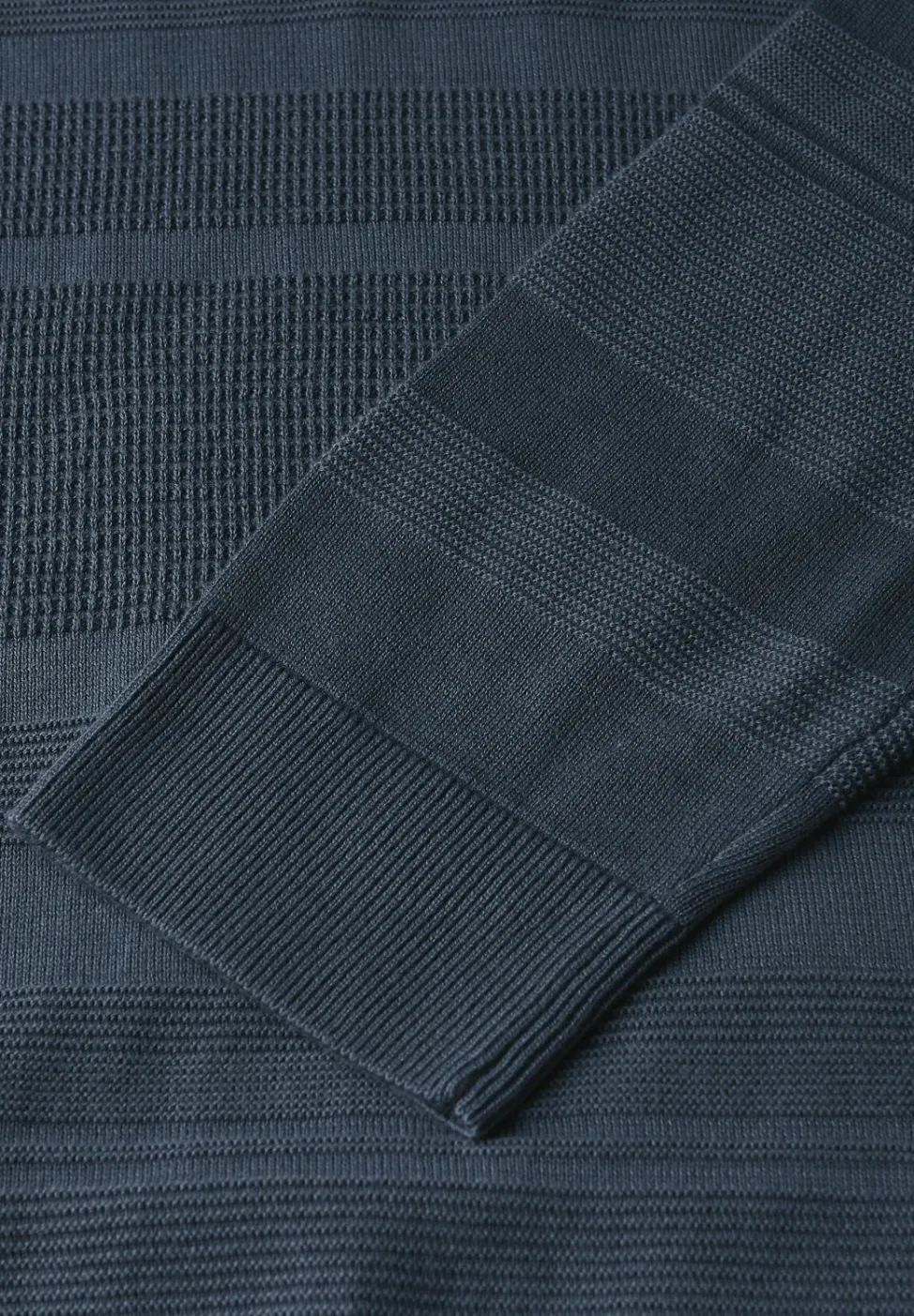 Pull à rayures structurées