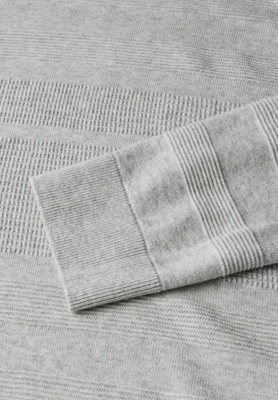 Pull à rayures structurées