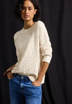 Pull structuré douillet