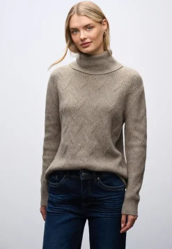 Pull structuré douillet