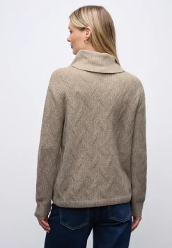 Pull structuré douillet