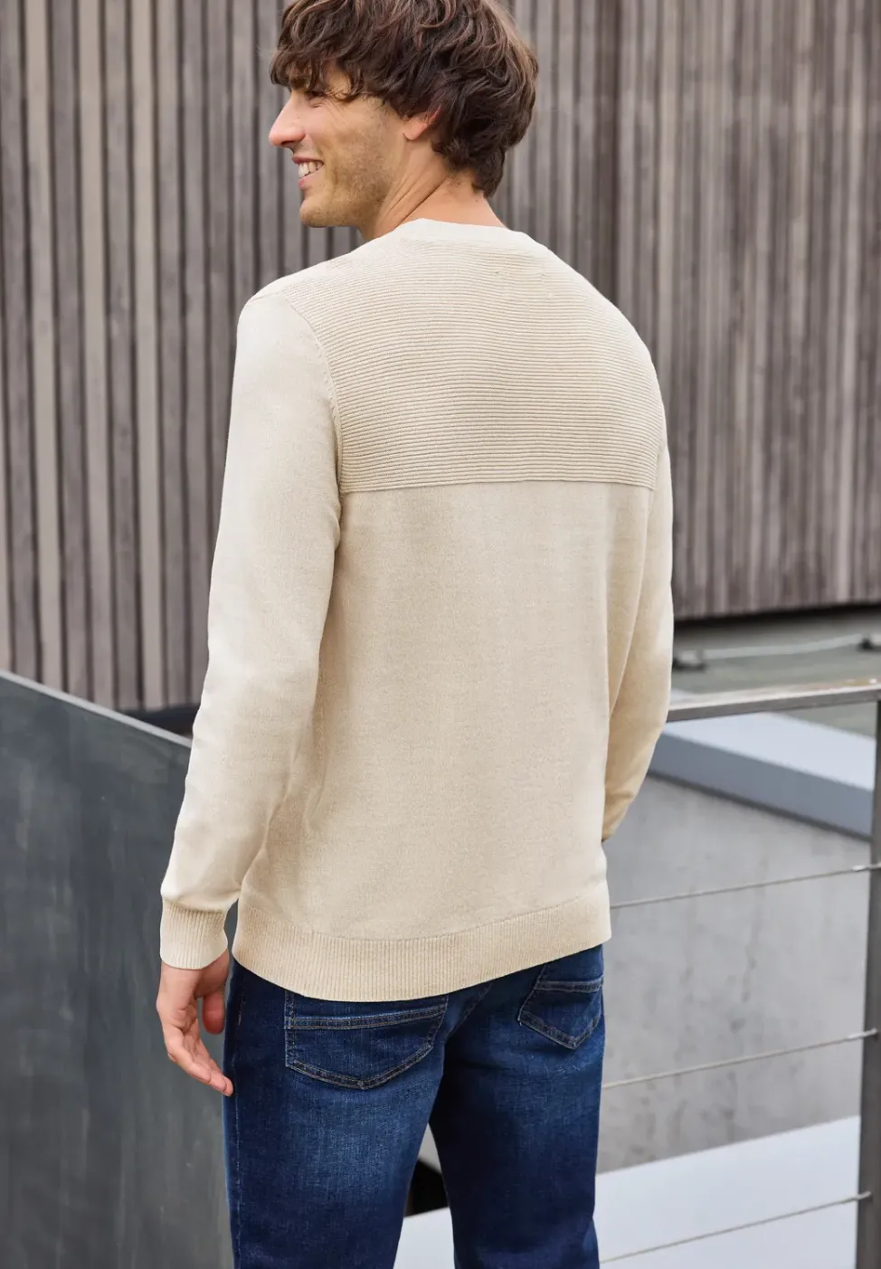 Pull à structure mixte