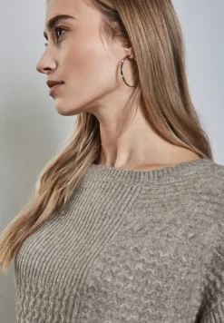 Pull à structure mixte