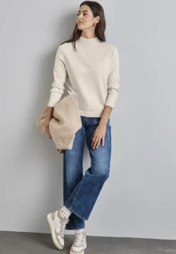Pull à structure mixte