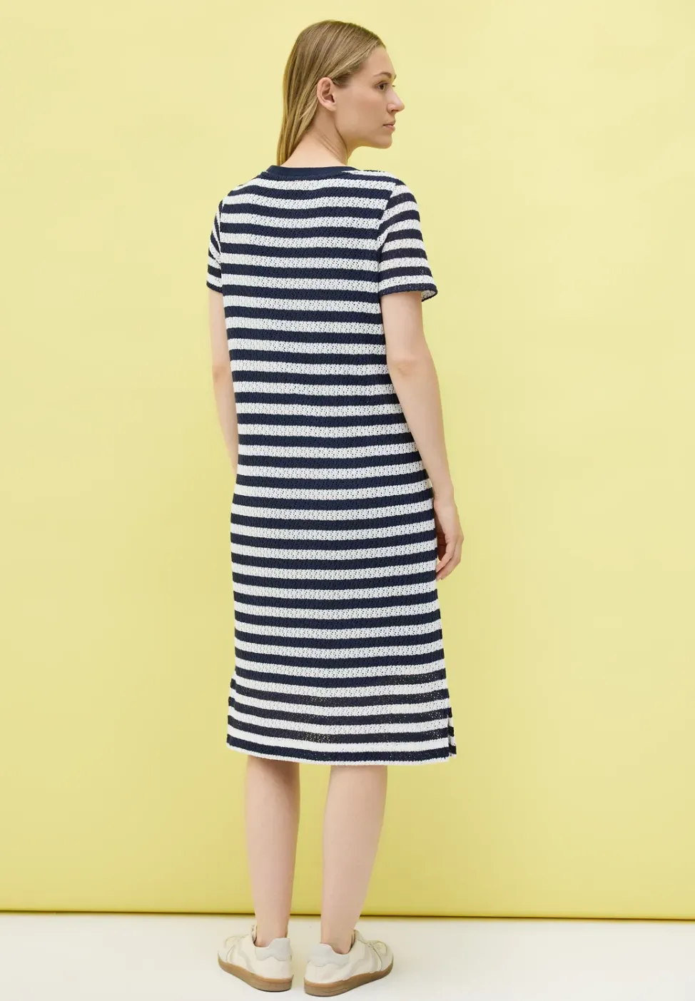 Robe ajourée rayée
