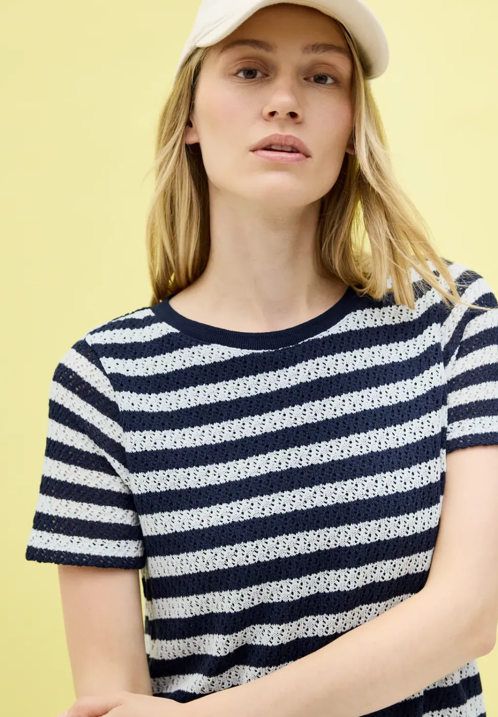 Robe ajourée rayée