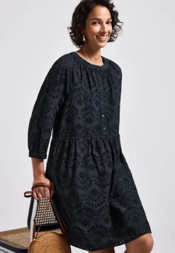 Robe avec broderie bouclée