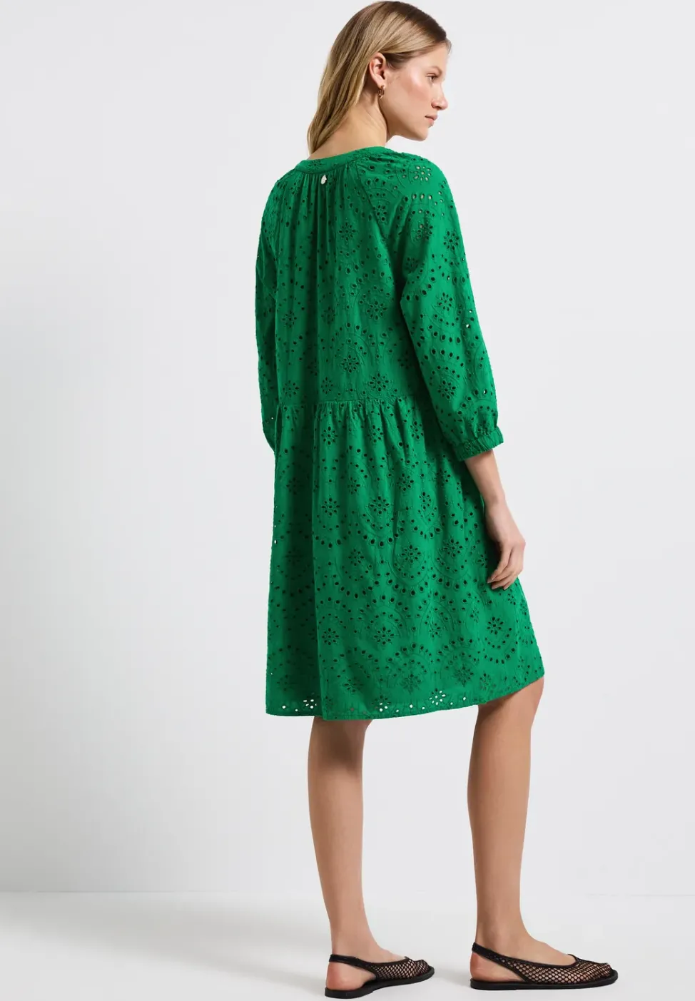 Robe avec broderie bouclée