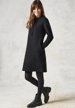 Robe avec motif structuré 3D