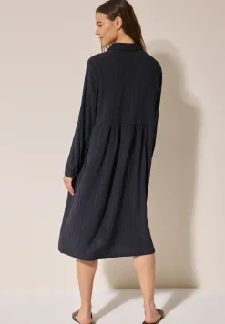 Robe avec structure à rayures