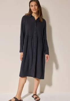 Robe avec structure à rayures