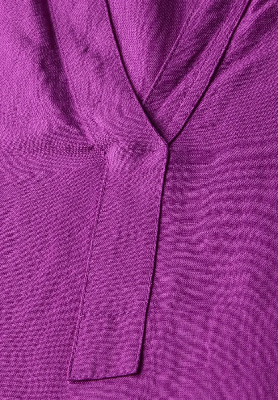 Robe à col fendu