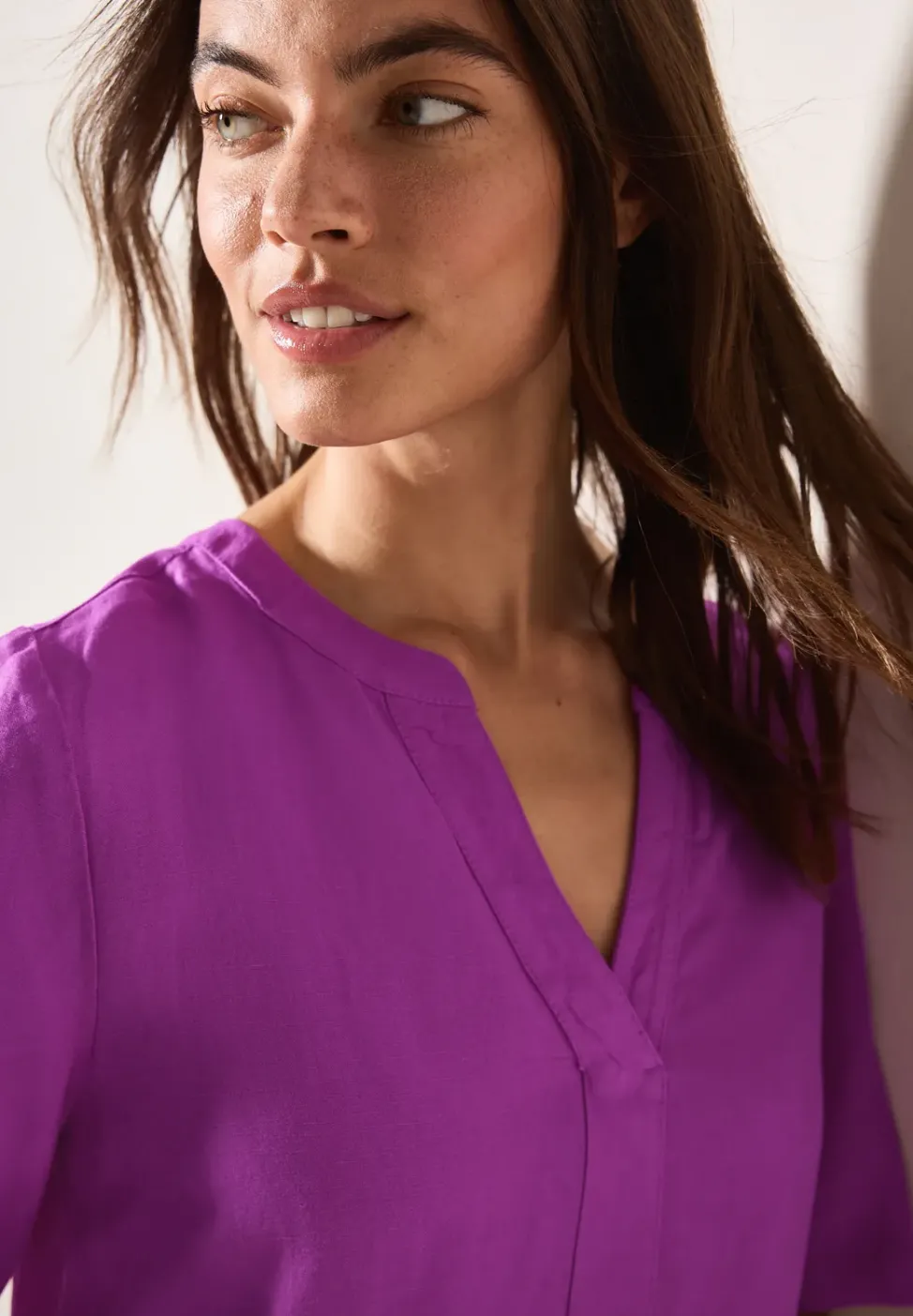Robe à col fendu