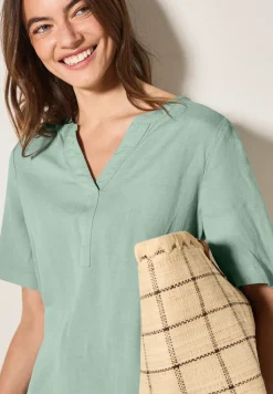 Robe à col fendu