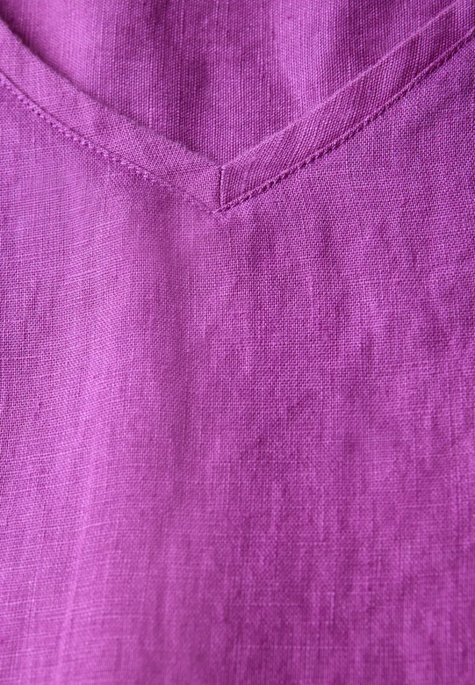 Robe en lin à col en V