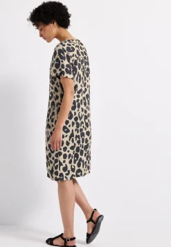 Robe en sergé à motifs