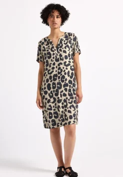 Robe en sergé à motifs