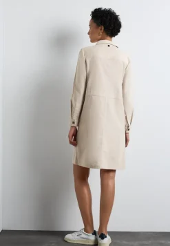 Robe en velours côtelé