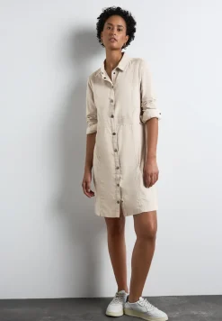 Robe en velours côtelé