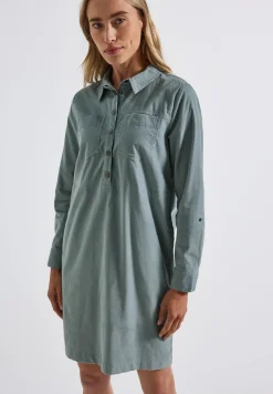Robe en velours côtelé