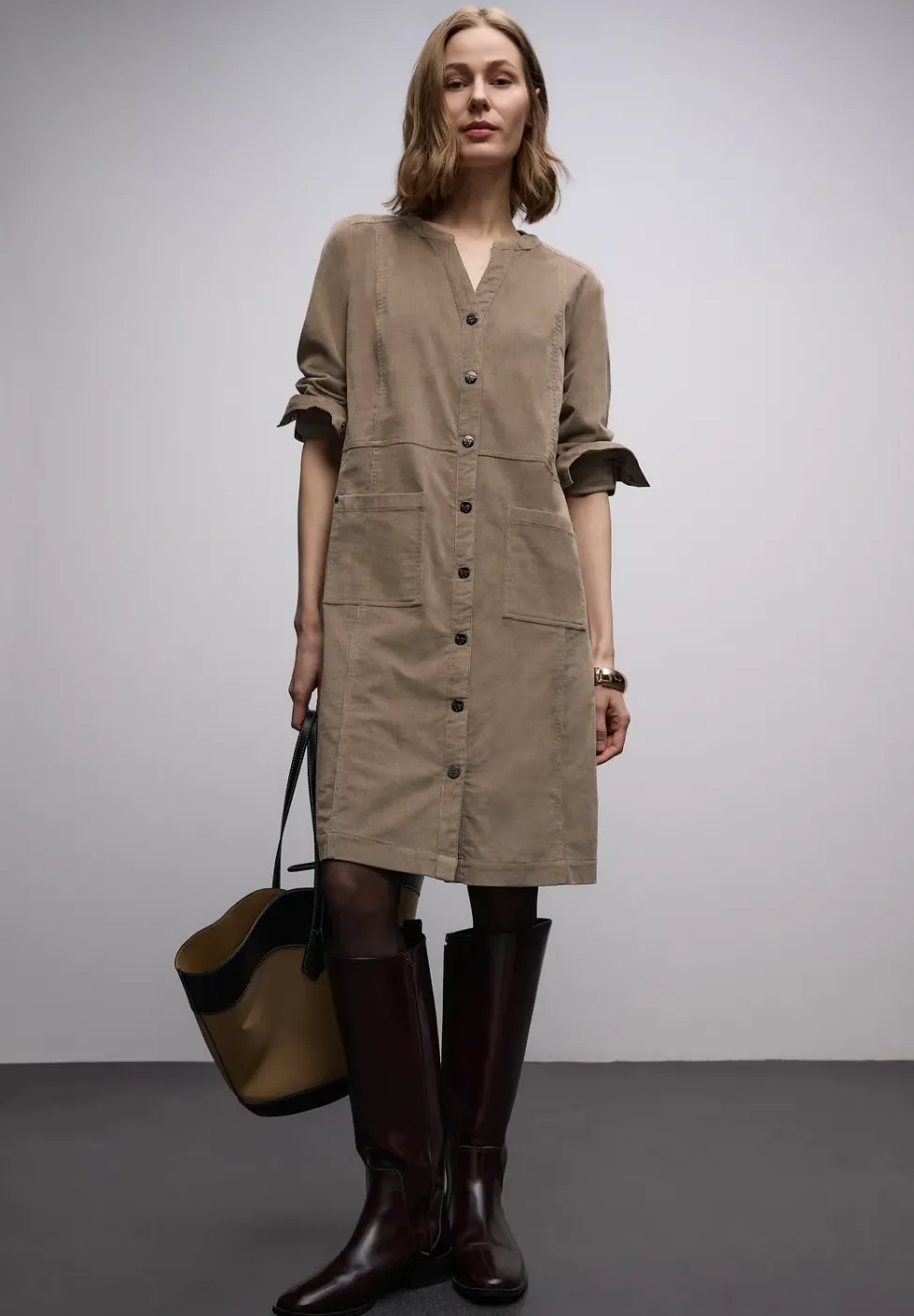 Robe en velours côtelé en couleur unie