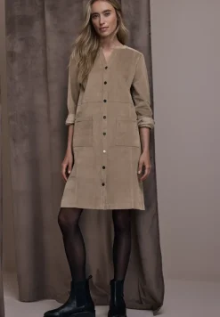 Robe en velours côtelé en couleur unie