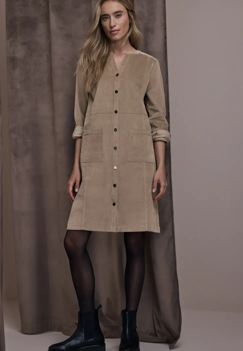 Robe en velours côtelé en couleur unie