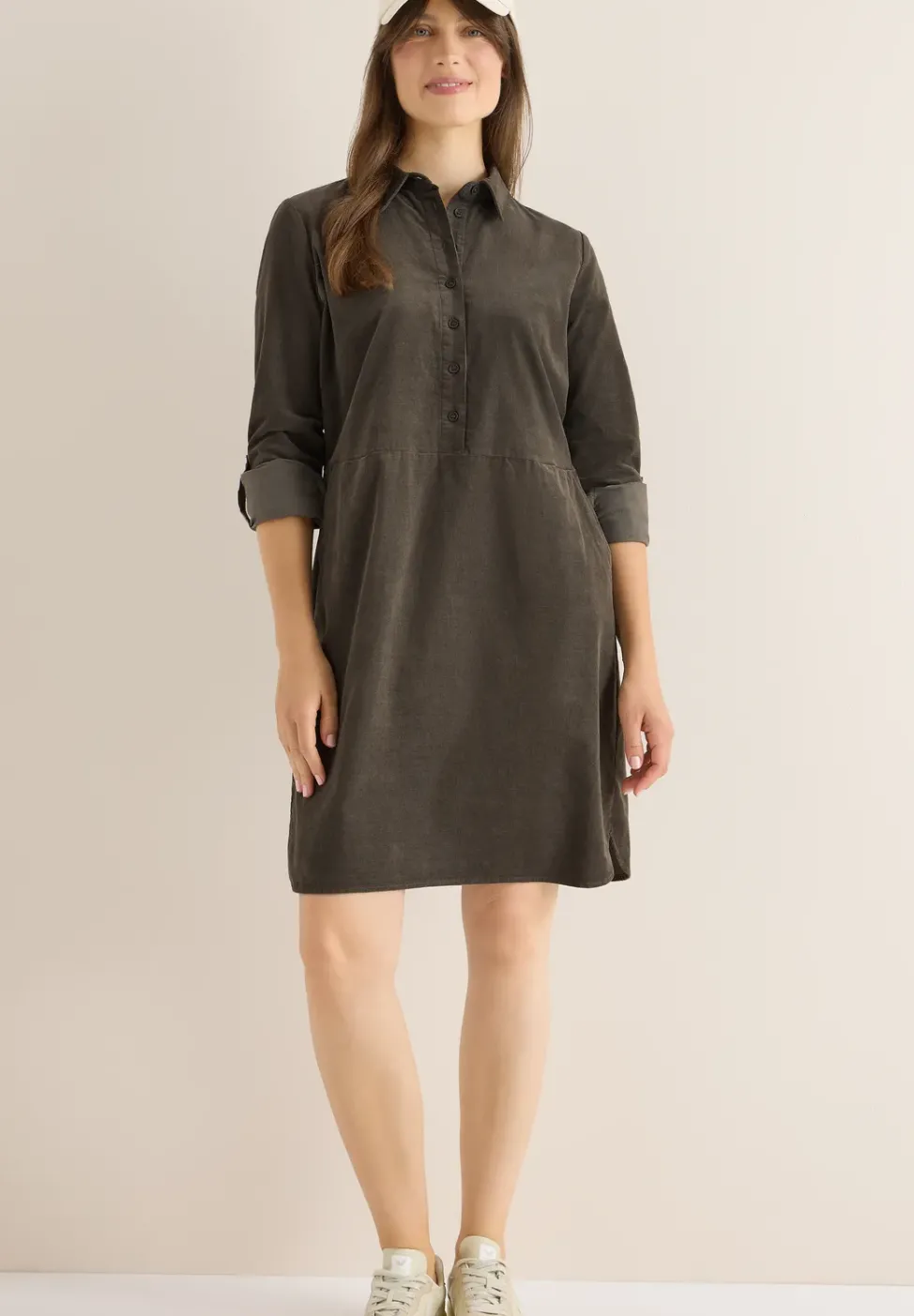 Robe en velours côtelé en couleur unie