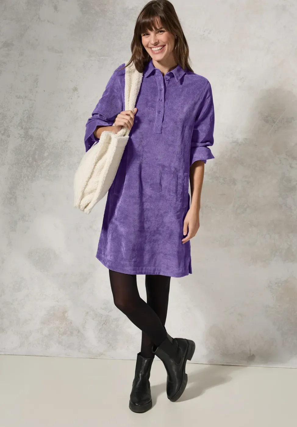 Robe en velours côtelé en couleur unie