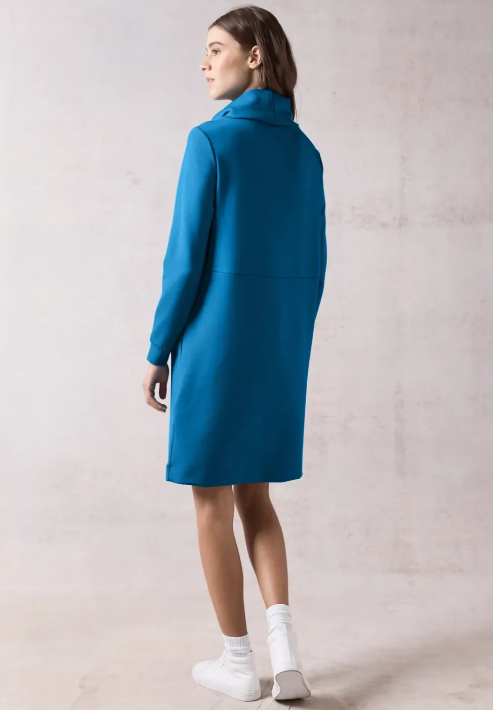 Robe à grand col