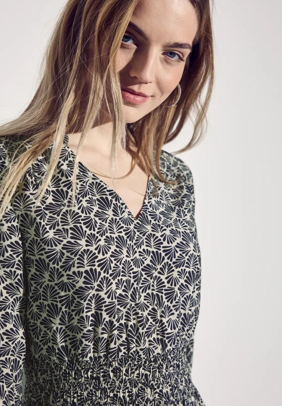 Robe imprimée avec détail smocké