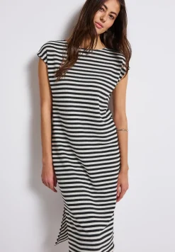 Robe à l'aspect tricoté