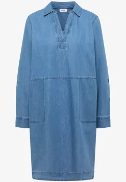 Robe à longueur de genou en look denim