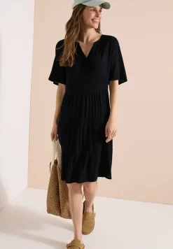 Robe à longueur de genou en structure crêpe