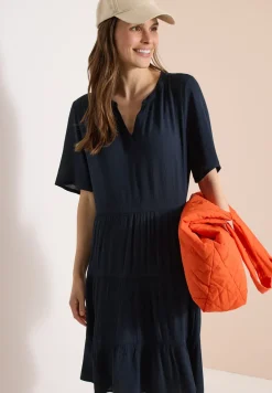 Robe à longueur de genou en structure crêpe