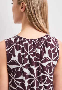 Robe à longueur de genou et col rond