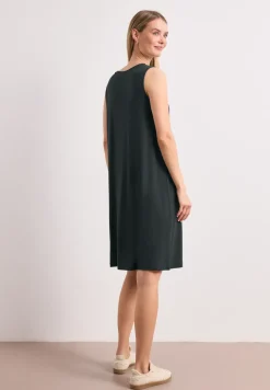 Robe longueur genou avec boucle décorative
