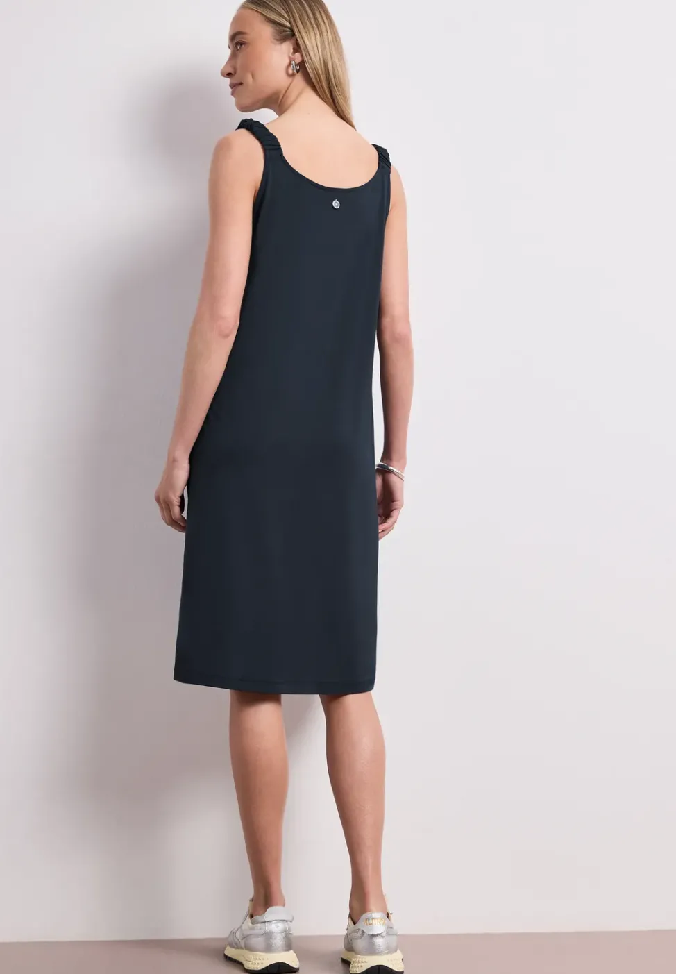 Robe longueur genou avec bretelles froncées