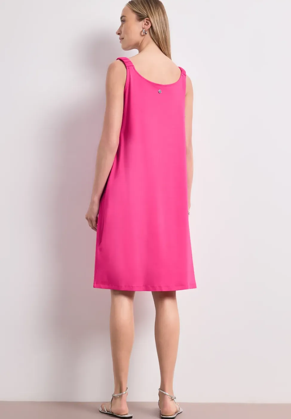 Robe longueur genou avec bretelles froncées