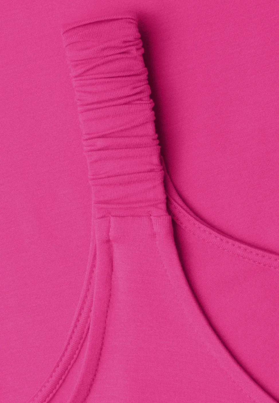 Robe longueur genou avec bretelles froncées