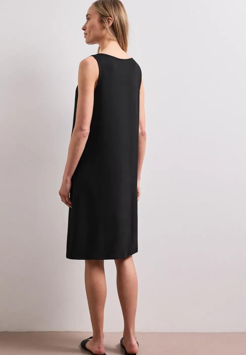 Robe longueur genou avec détail de boucle