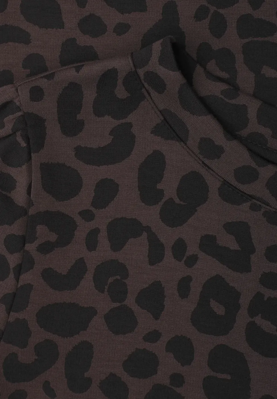 Robe longueur genou avec manches bouffantes