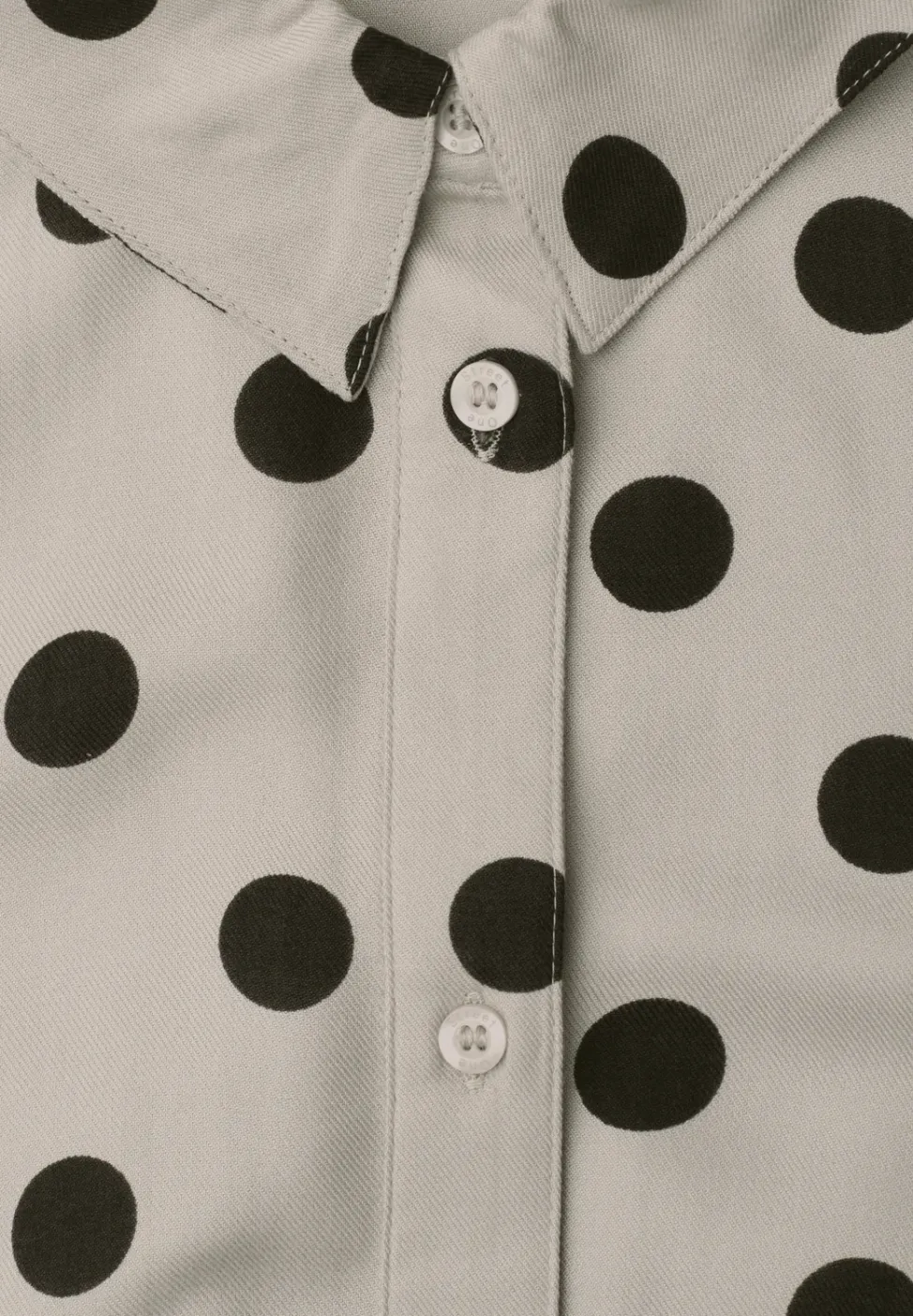 Robe midi avec boutons et motifs à pois